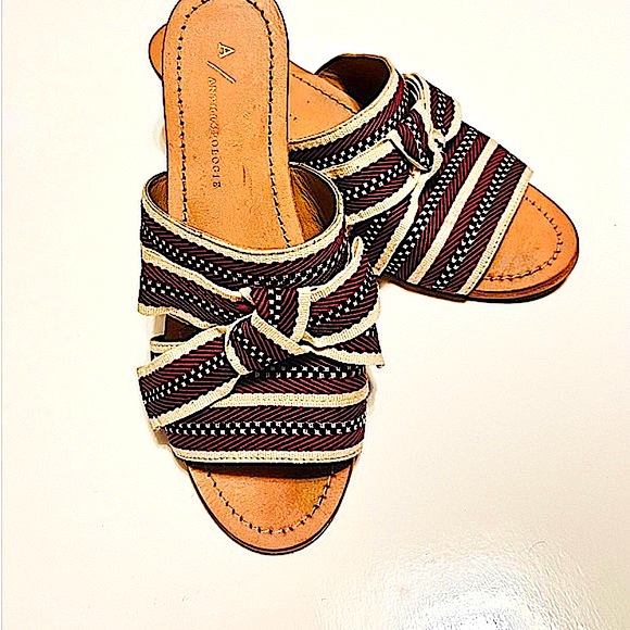 Anthropologie Sandals in Chic Boho printed front fabric strap and bow - Picture 4 of 9